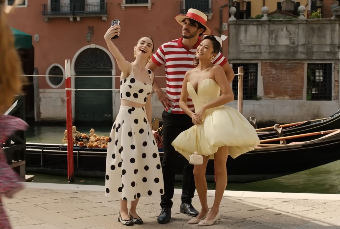 Netflix продлил "Эмили в Париже" на шестой сезон: что известно и когда премьера